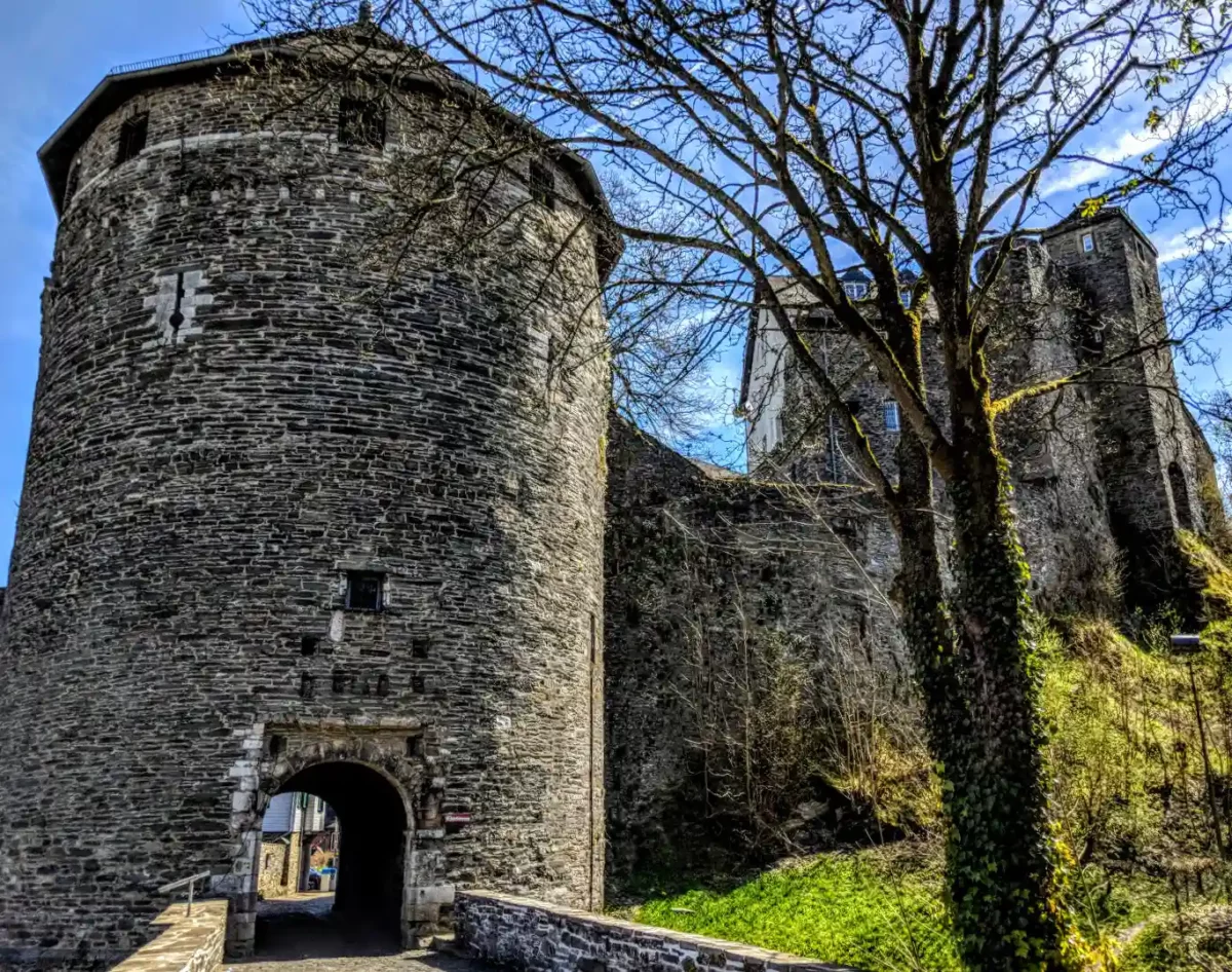 Burg Monschau-Eine wehrhafte Burg-ballesworld