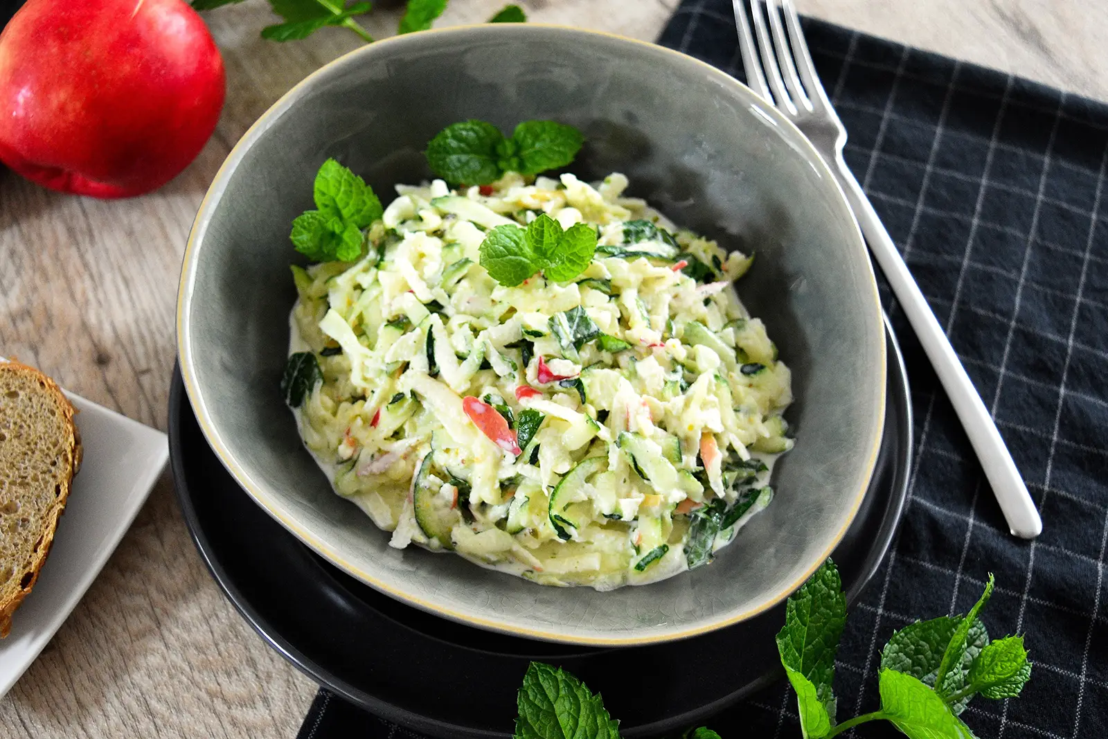 Geschmackvoller Zucchinisalat-Rezept-ballesworld