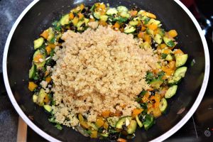 Chamäleon Kürbis gefüllt mit Quinoa