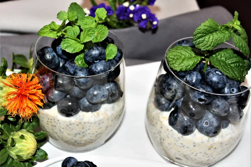 Soja Heidelbeeren Dessert mit Chia und Quinoa Rezept