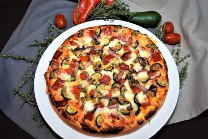 Pizza mit Käserand Rezept