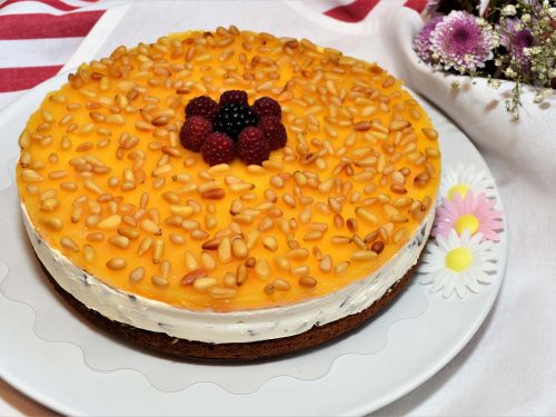 Stracciatella Creme Torte mit Orangenglasur