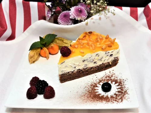 Stracciatella Creme Torte mit Orangenglasur - BallesWorld