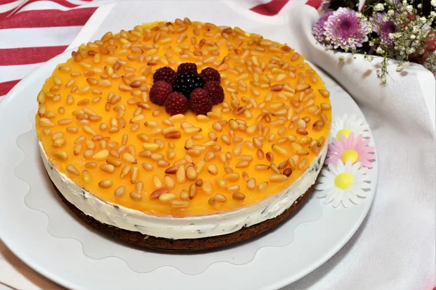 Stracciatella Creme Torte mit Orangenglasur Rezept