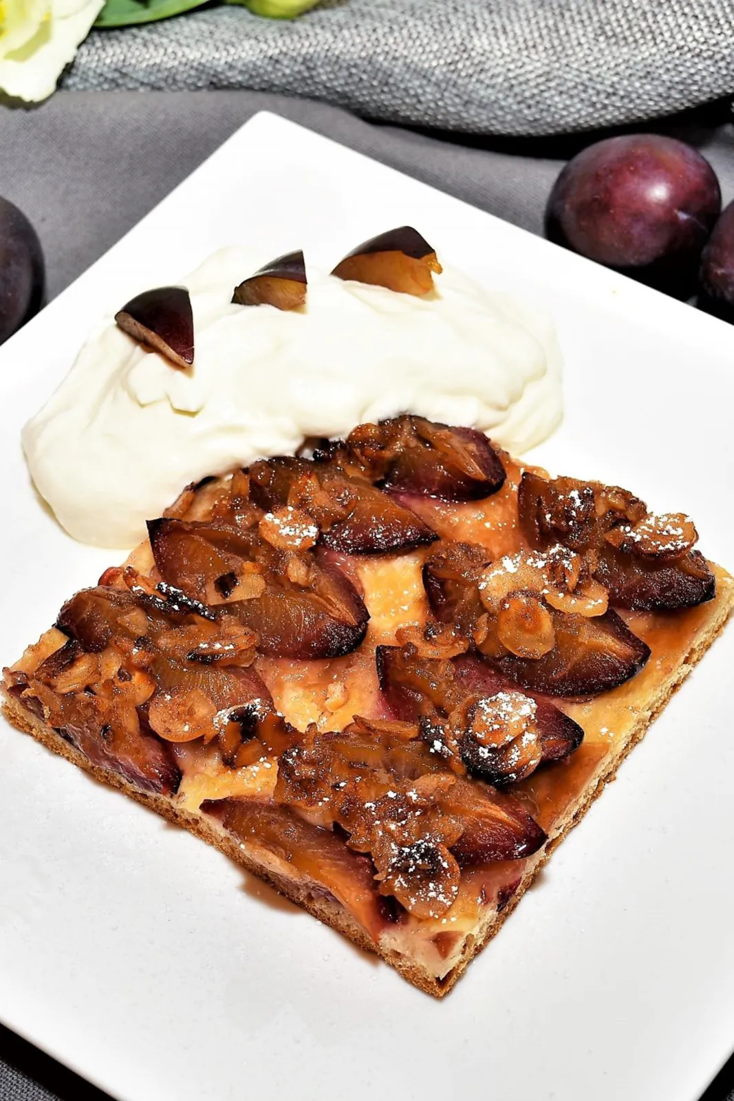 Hefeteig Blechkuchen mit Zwetschgen-Nachtisch-ballesworld