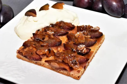 Hefeteig Blechkuchen mit Zwetschgen-Rezept-ballesworld