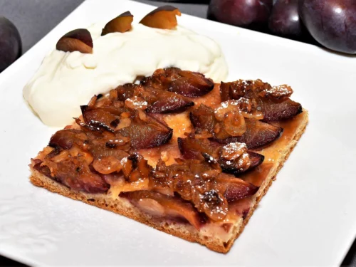 Hefeteig Blechkuchen mit Zwetschgen-Rezept-ballesworld