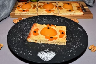 Hefekuchen mit Pfirsich und Walnuss Rezept