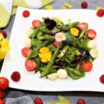 Grüner Spargel auf Mix Salat mit Pistazienöl Dressing Rezept