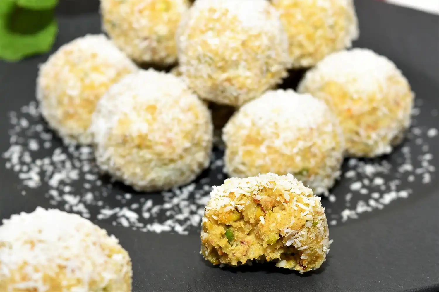 Avocado Raffaello Pralinen süß gefüllt