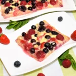 Beeren Pizza mit weißer Schokolade Dessert Rezept