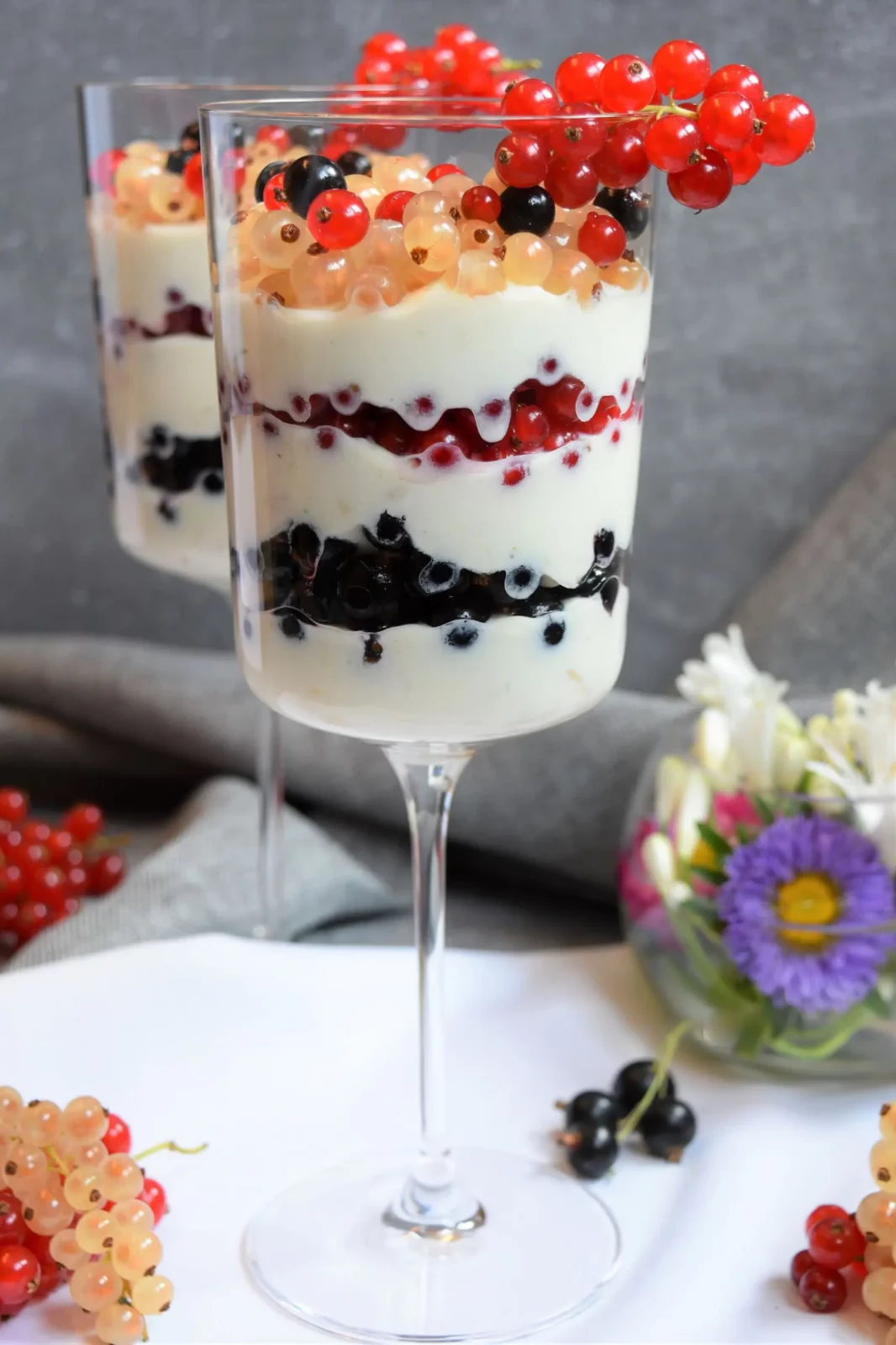 Johannisbeeren Trio Dessert Rezept im Glas ohne Backen