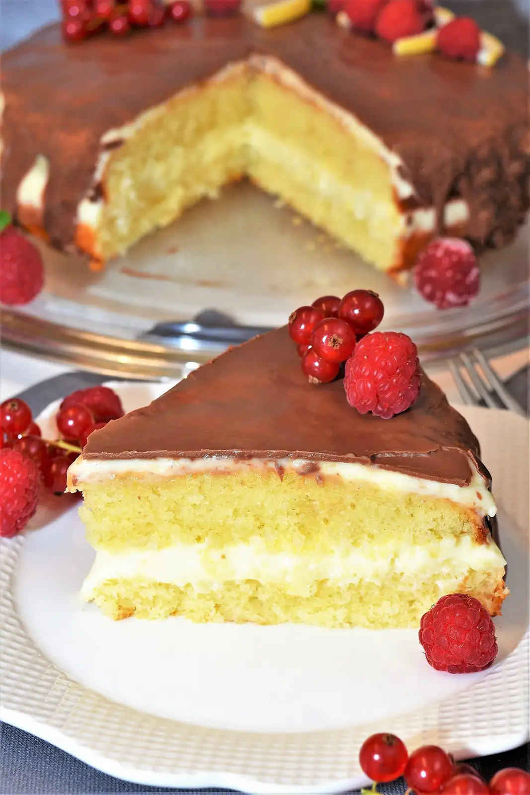 Zitronen Joghurt Kuchen Rezept traditionell saftig einfach