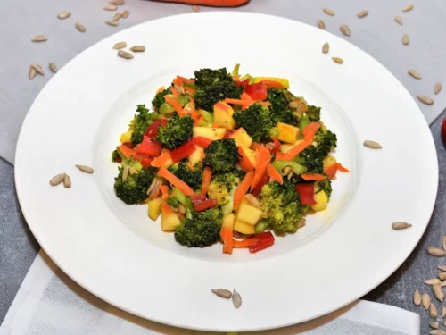Brokkoli Salat mit Sonnenblumenkernen-Rezept-ballesworld