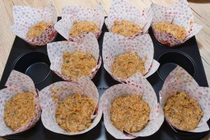 Maronen Muffins Zubereitung Schritt 9 - in 10 Muffinformen verteilen