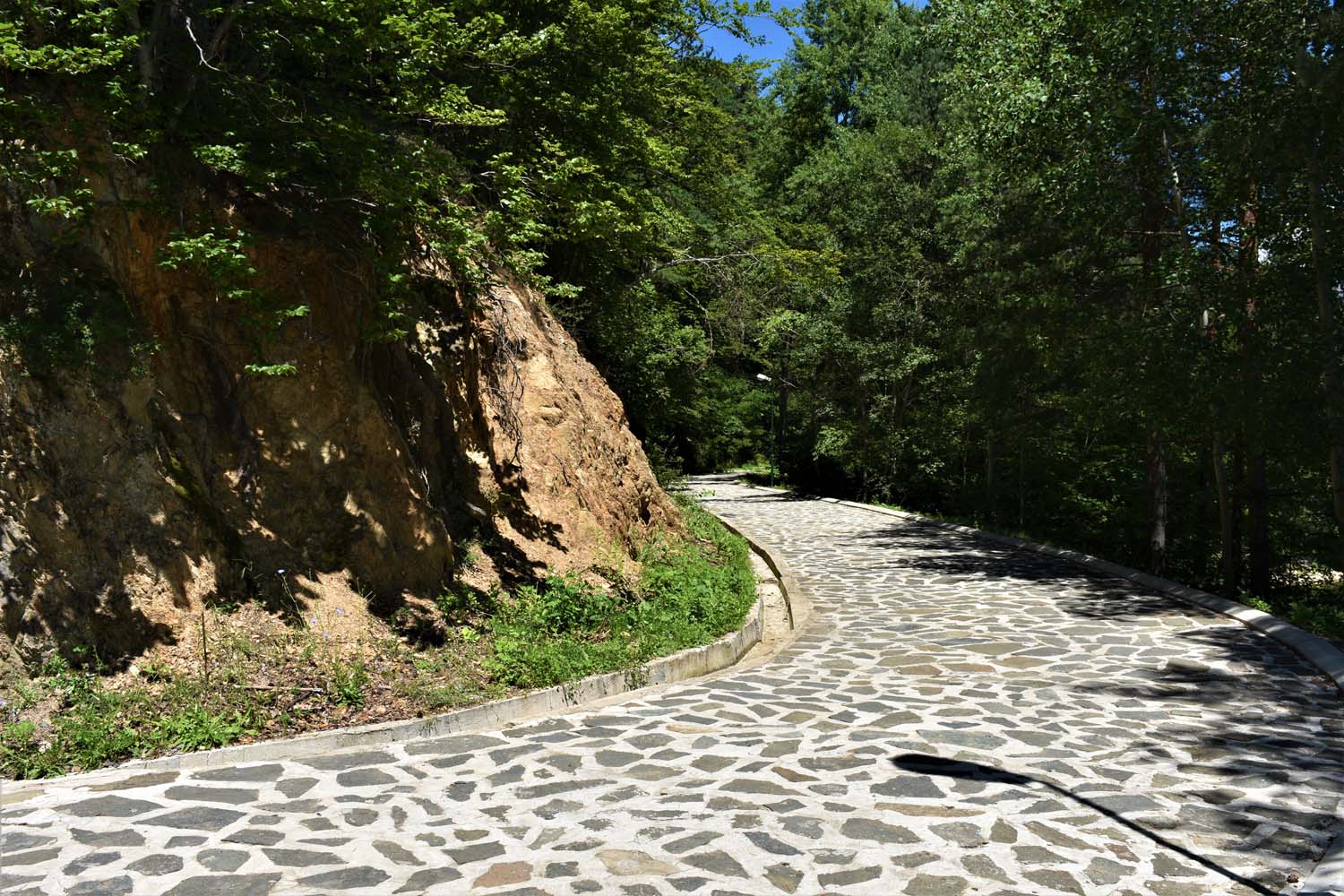 Der-Berovo-See-Strasse um die See-ballesworld