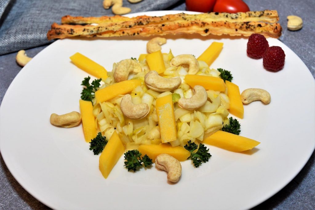 Chicoree Salat mit Mango Rezept