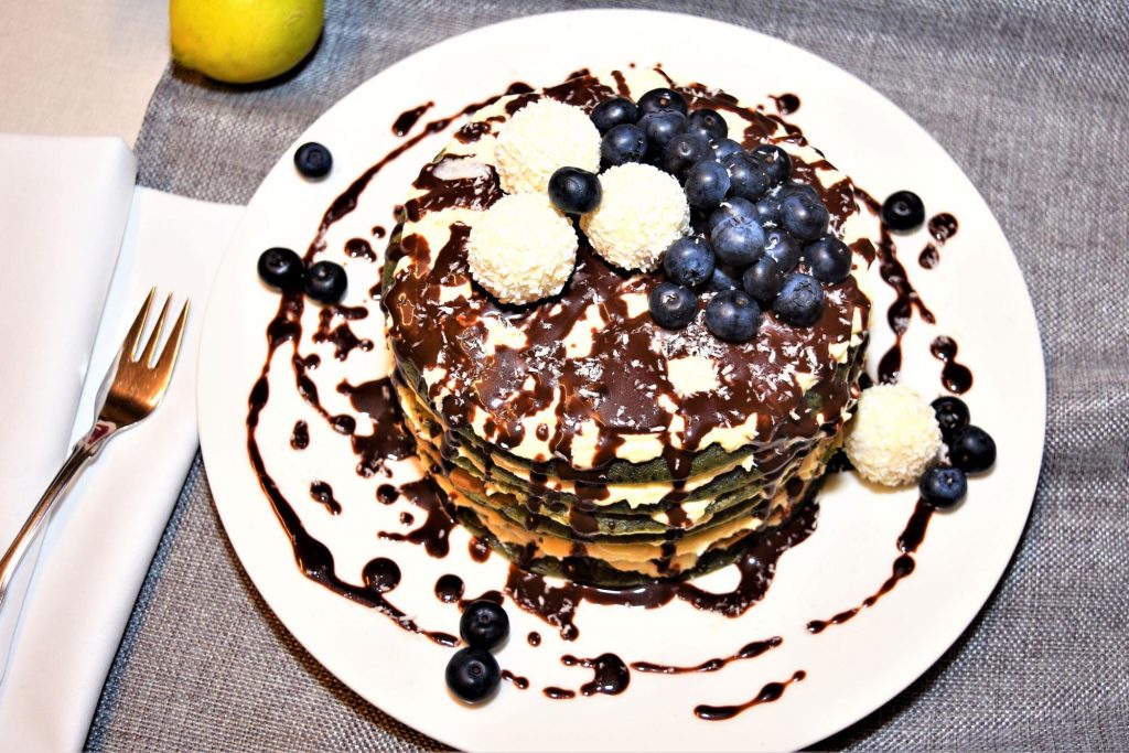 Heidelbeer Pancake mit Raffaelo Creme
