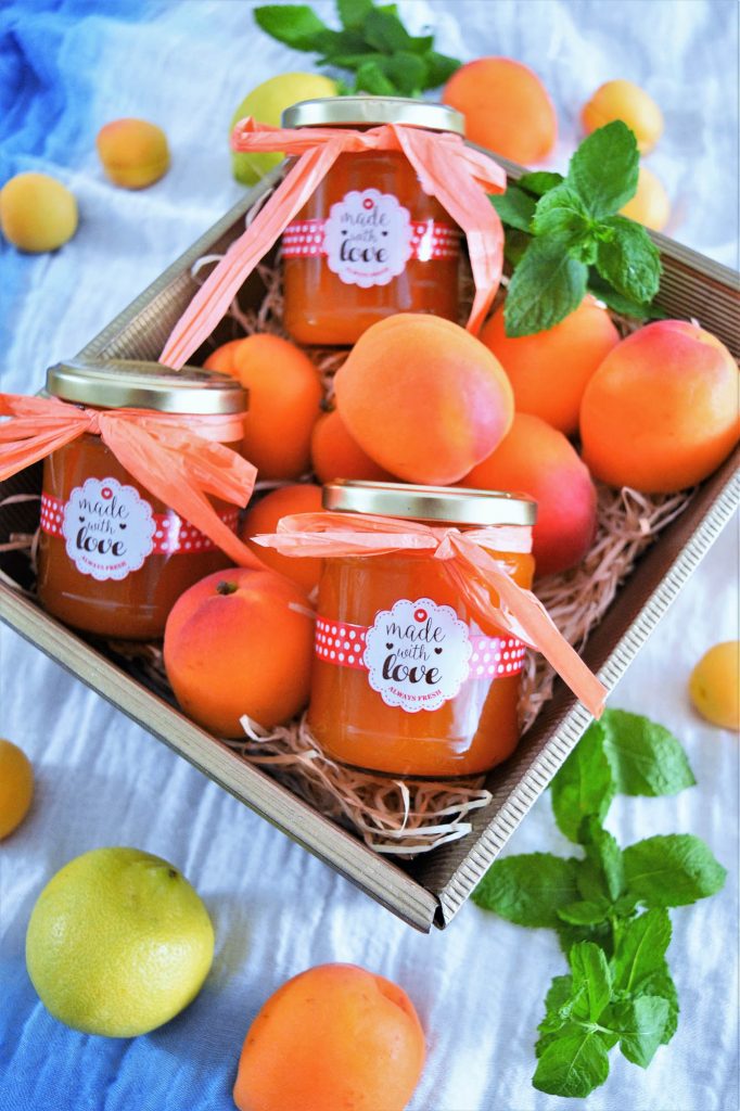 Aprikosenmarmelade mit Marzipan-Brotaufstrich-BallesWorld