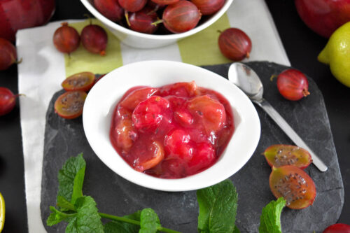 Stachelbeergrütze mit frischer Vanille-Anrichten-ballesworld