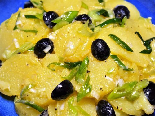 Kartoffel-Lauch Salat mit Oliven