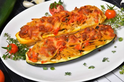 Überbackene Zucchini mit Spaghetti Füllung