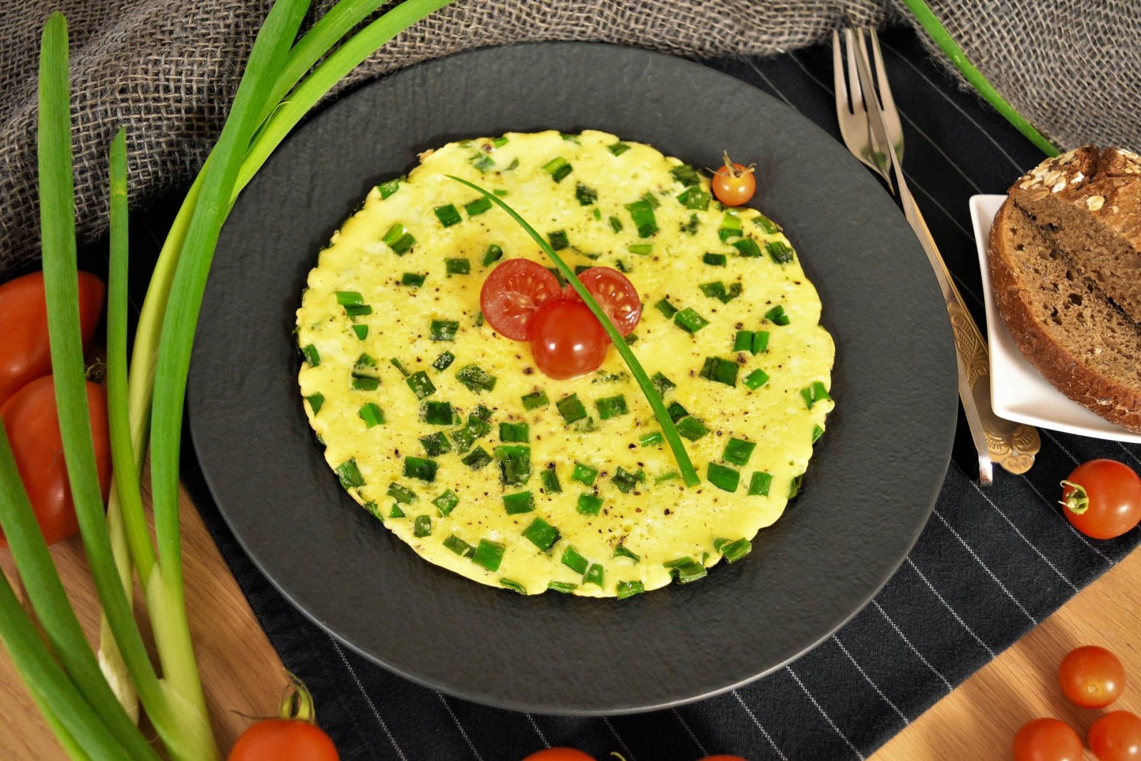 Omelett mit Lauchzwiebelgrün -Rezept-ballesworld