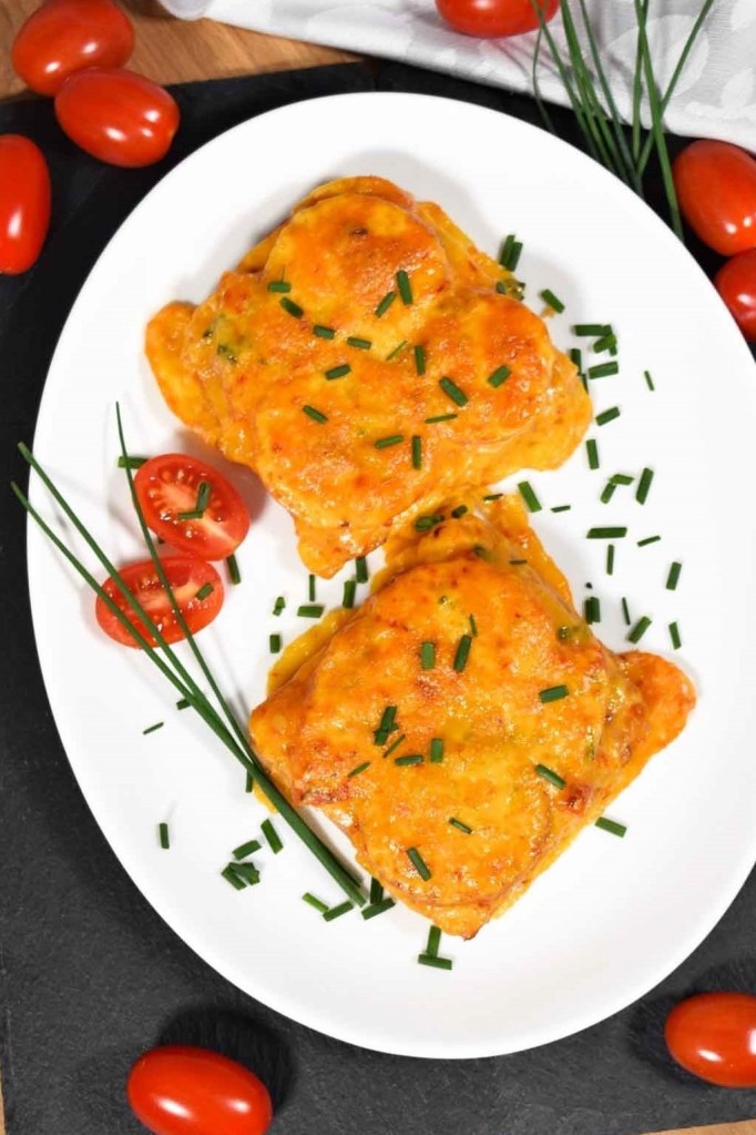 Überbackener Toast mit Tomaten und Käse-Kleine Mahlzeit-ballesworld