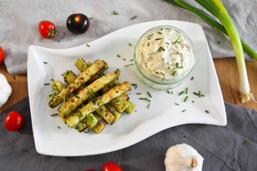 Gebratene Gurkensticks mit Dip