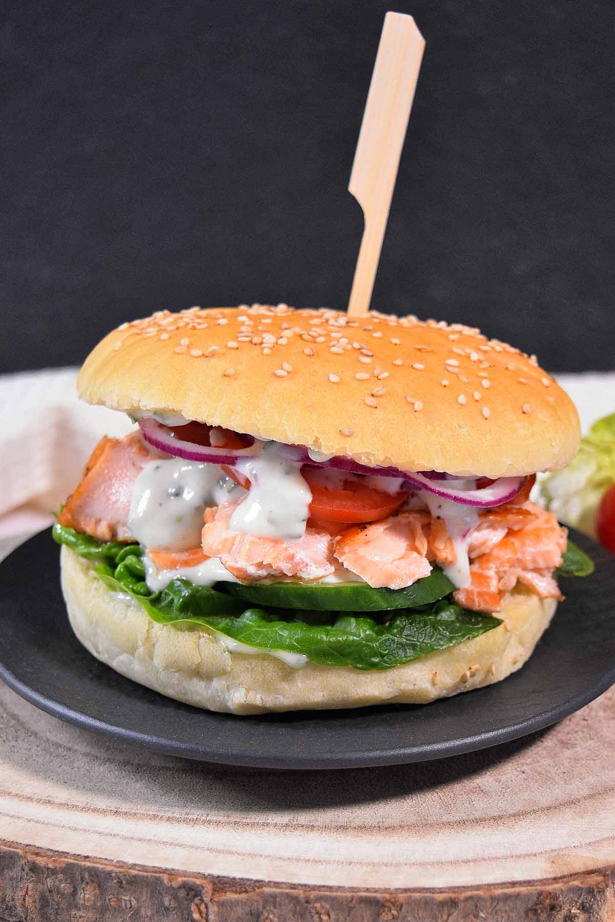 Pulled Lachs Burger Mit Limettensoße