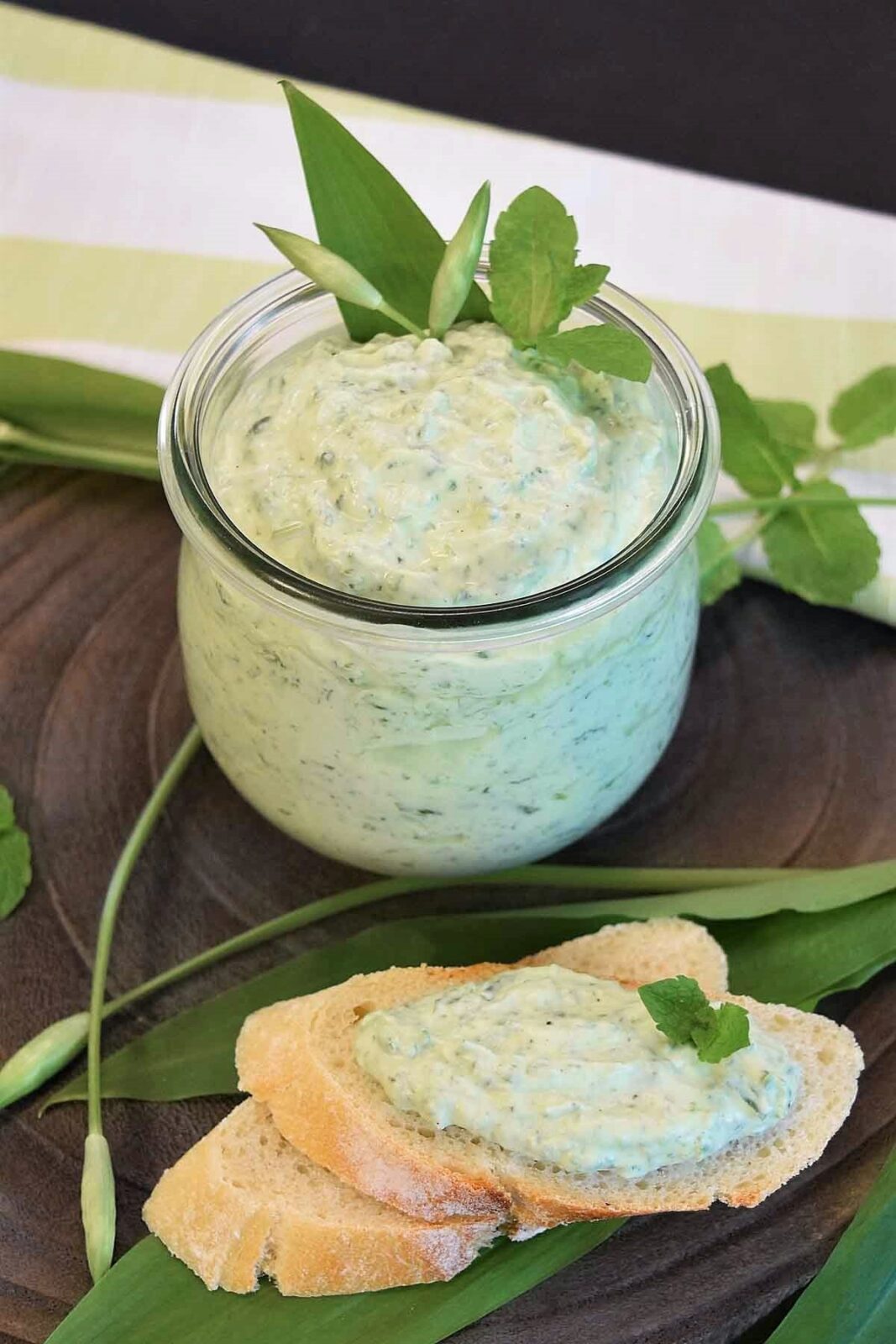 Bärlauch-Minze Creme-Dip-ballesworld