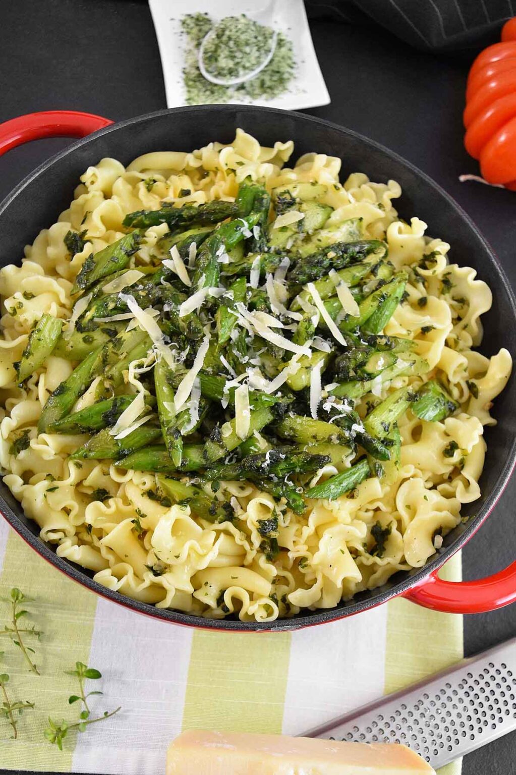 Nudeln mit grünem Spargel und frischen Kräutern - BallesWorld Nudeln mit grünem Spargel und frischen Kräutern - BallesWorld