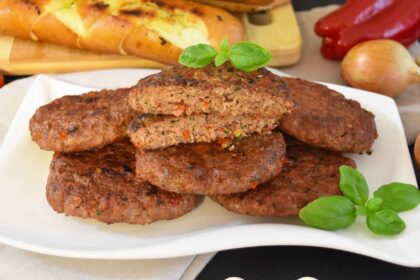 Pleskavica–mazedonische Hacksteaks vom Grill-Rezept-ballesworld