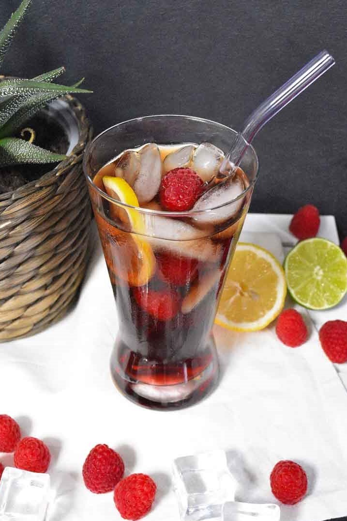 Cola Himbeerlikör Cocktail-Cocktails Rezeptideen-ballesworld