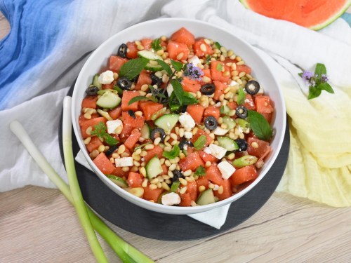Wassermelonen Salat mit Feta und Oliven-Anrichten-ballesworld