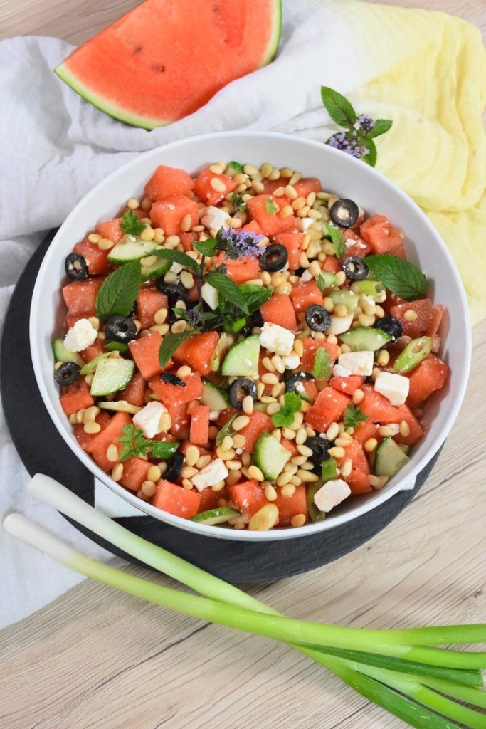 Wassermelonen Salat mit Feta und Oliven-hauptgericht-ballesworld