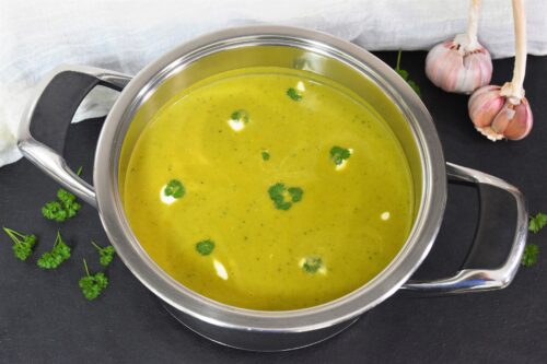 Erbsen-Creme-Suppe mit Apfel-Anrichten-ballesworld
