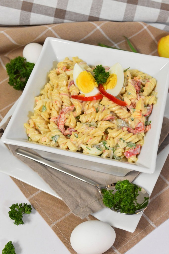 Klassischer Nudelsalat mit Mayonnaise-Salate für Feste-ballesworld