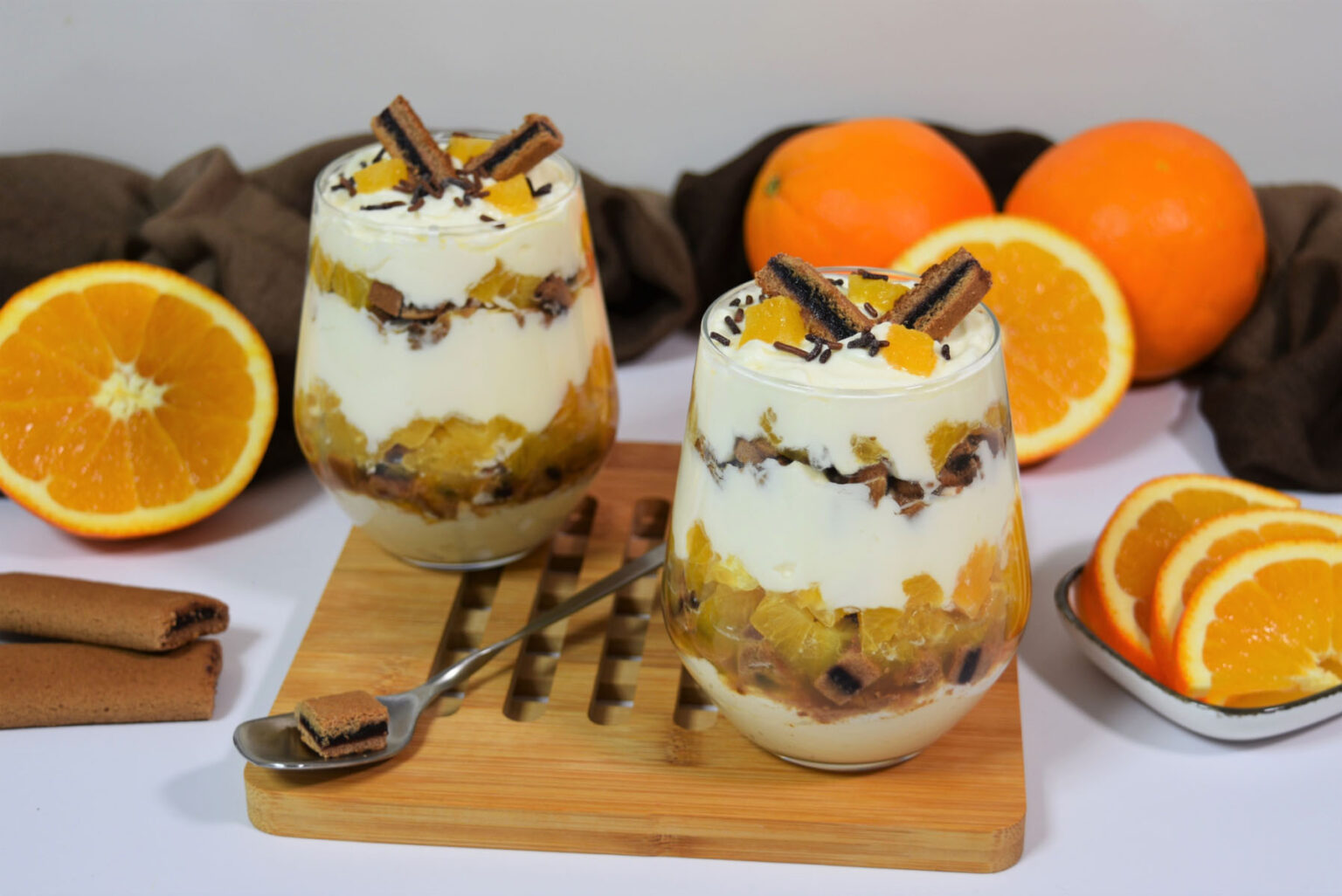 Mascarponecreme mit gefüllten Keksen und Orangen-Rezept-ballesworld