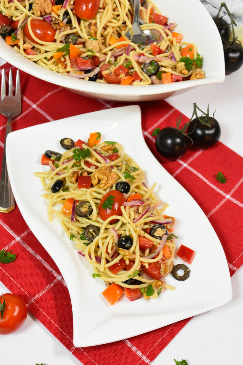 Spaghetti Salat nach mediterraner Art-Buffet-ballesworld