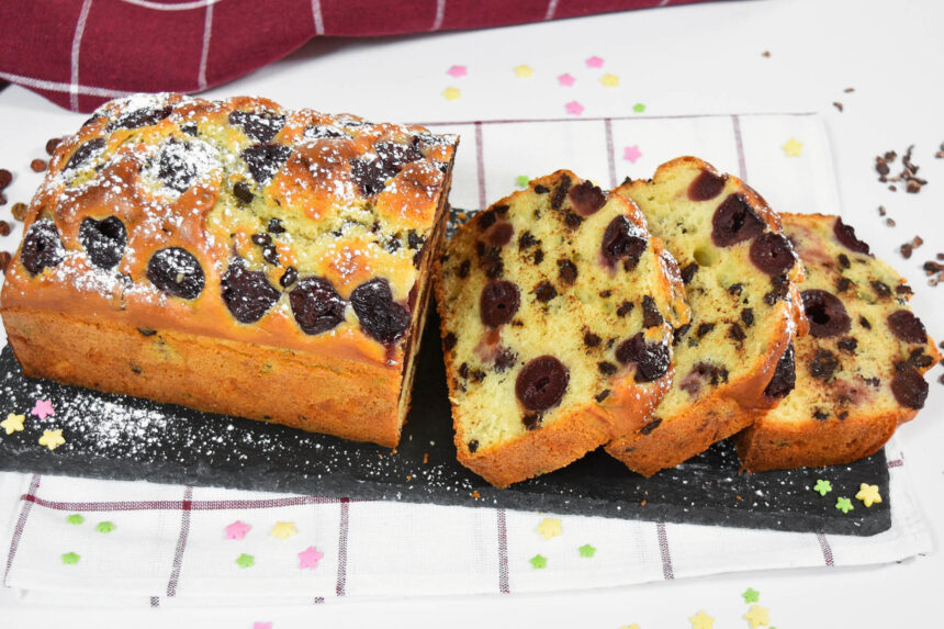 Kastenkuchen mit Kirschen und Schokotropfen-Rezept-ballesworld