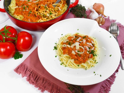 Spaghetti mit Chicorée-Tomaten-Sahne Soße-Anrichten-ballesworld