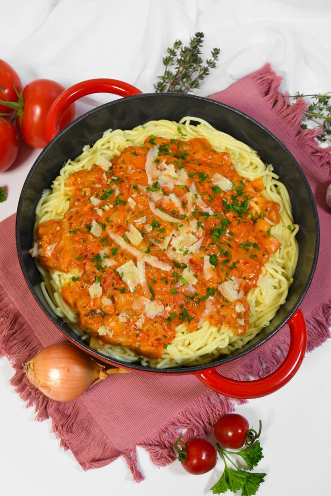 Spaghetti mit Chicorée-Tomaten-Sahne Soße-Beilagen-ballesworld