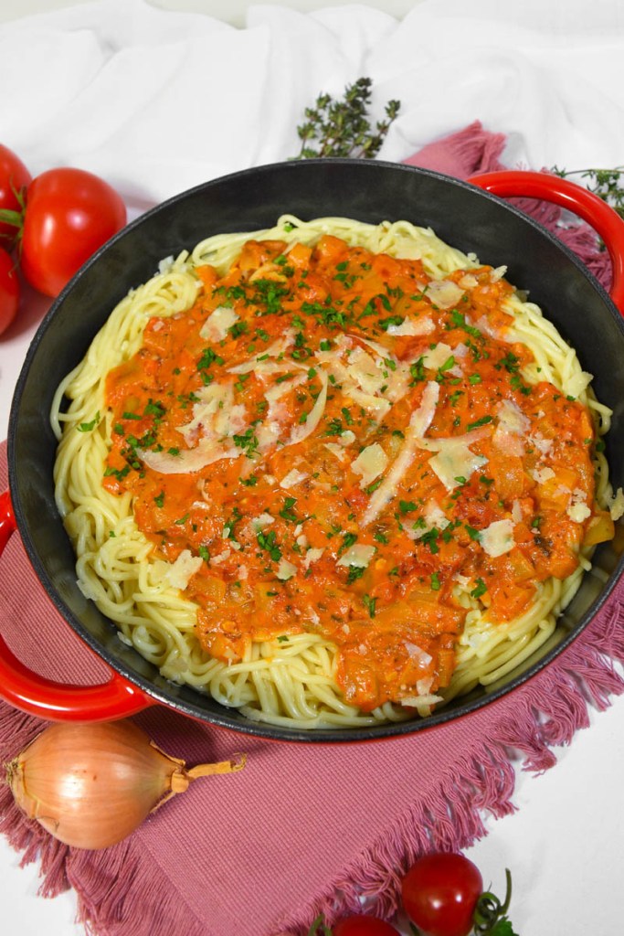 Spaghetti mit Chicorée-Tomaten-Sahne Soße-Hauptgericht-ballesworld