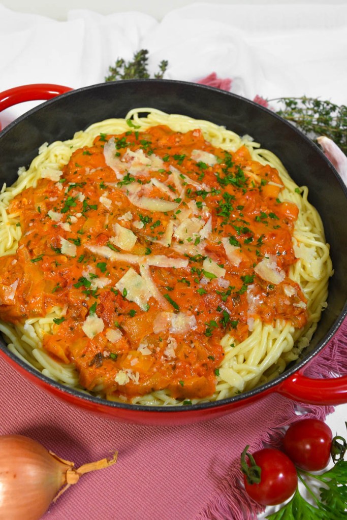 Spaghetti mit Chicorée-Tomaten-Sahne Soße-Pasta gerichte-ballesworld
