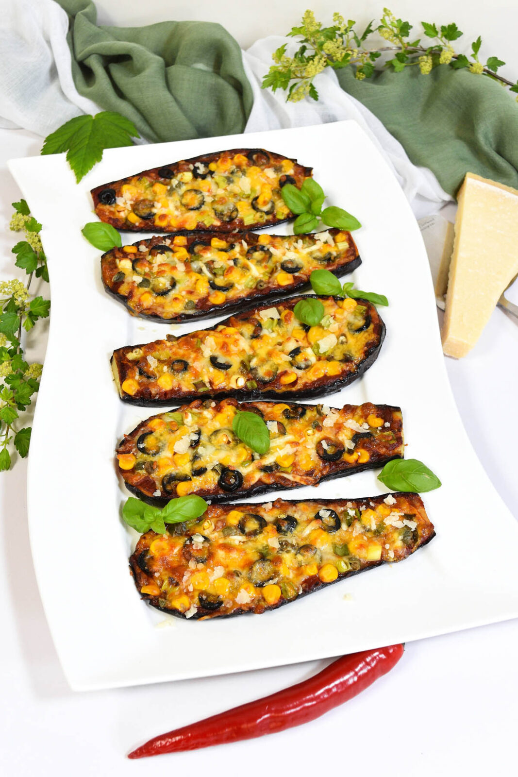 Auberginen Pizza mit frischen Kräutern-Beilagen-ballesworld