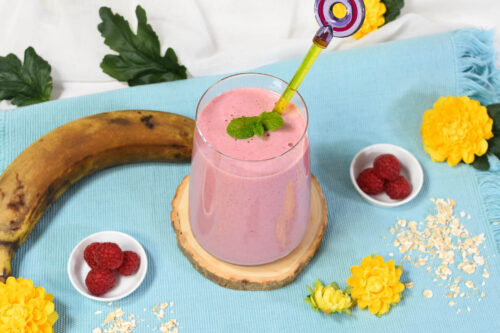 Himbeer-Bananen Smoothie mit Haferflocken-Anrichten-ballesworld