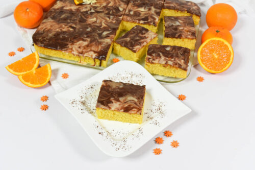 Orangenkuchen vom Blech mit Kakao-Zucker-Glasur-Anrichten-ballesworld