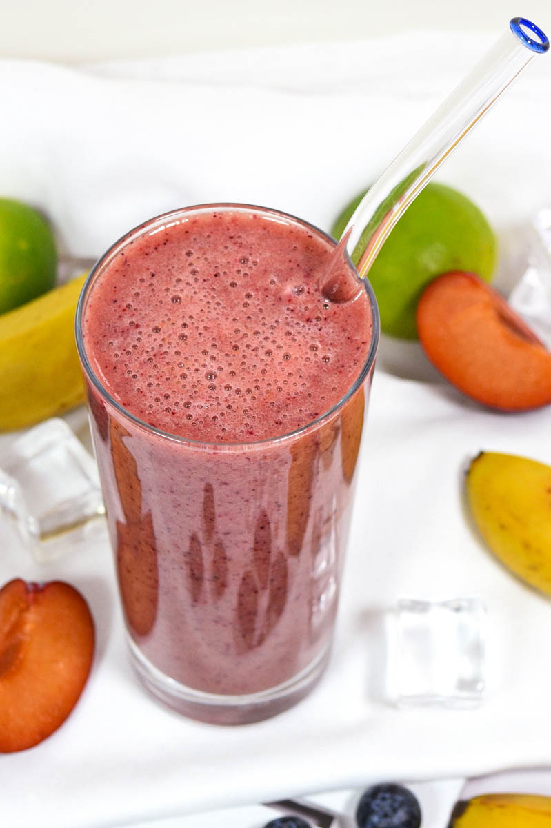 Pflaumen-Banane Smoothie mit Heidelbeeren-Obst Getränke-ballesworld