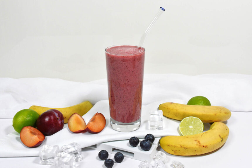 Pflaumen-Banane Smoothie mit Heidelbeeren-Rezept-ballesworld